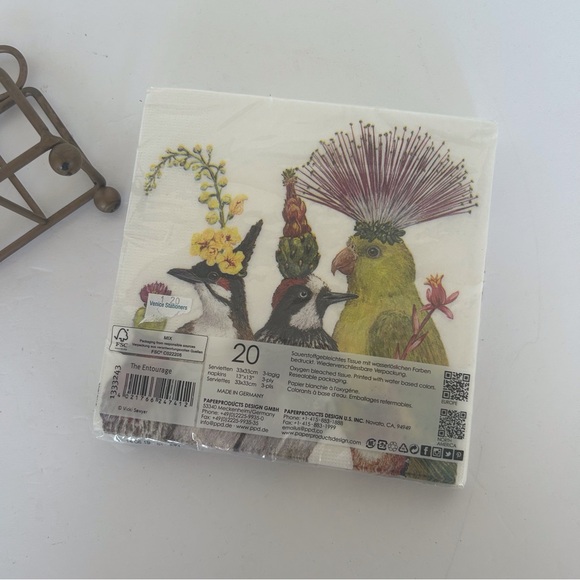 PAPER PRODUCTS DESIGN NAPKINS AND NAPKIN HOLDER NWT - Picture 3 of 14